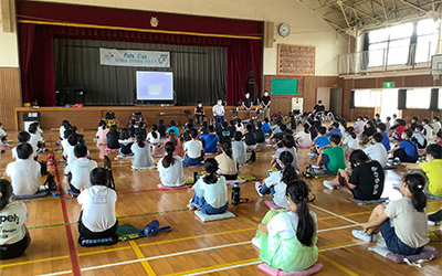 千葉県鎌ケ谷市立五本松小学校での体験授業の様子