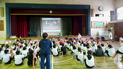 千葉県鎌ケ谷市立西部小学校での体験授業の様子